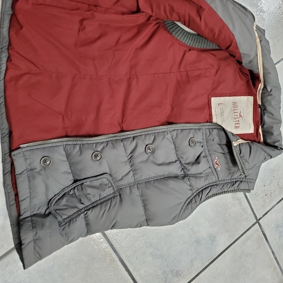 Hollister Puffer Vest - Picture 3 of 8